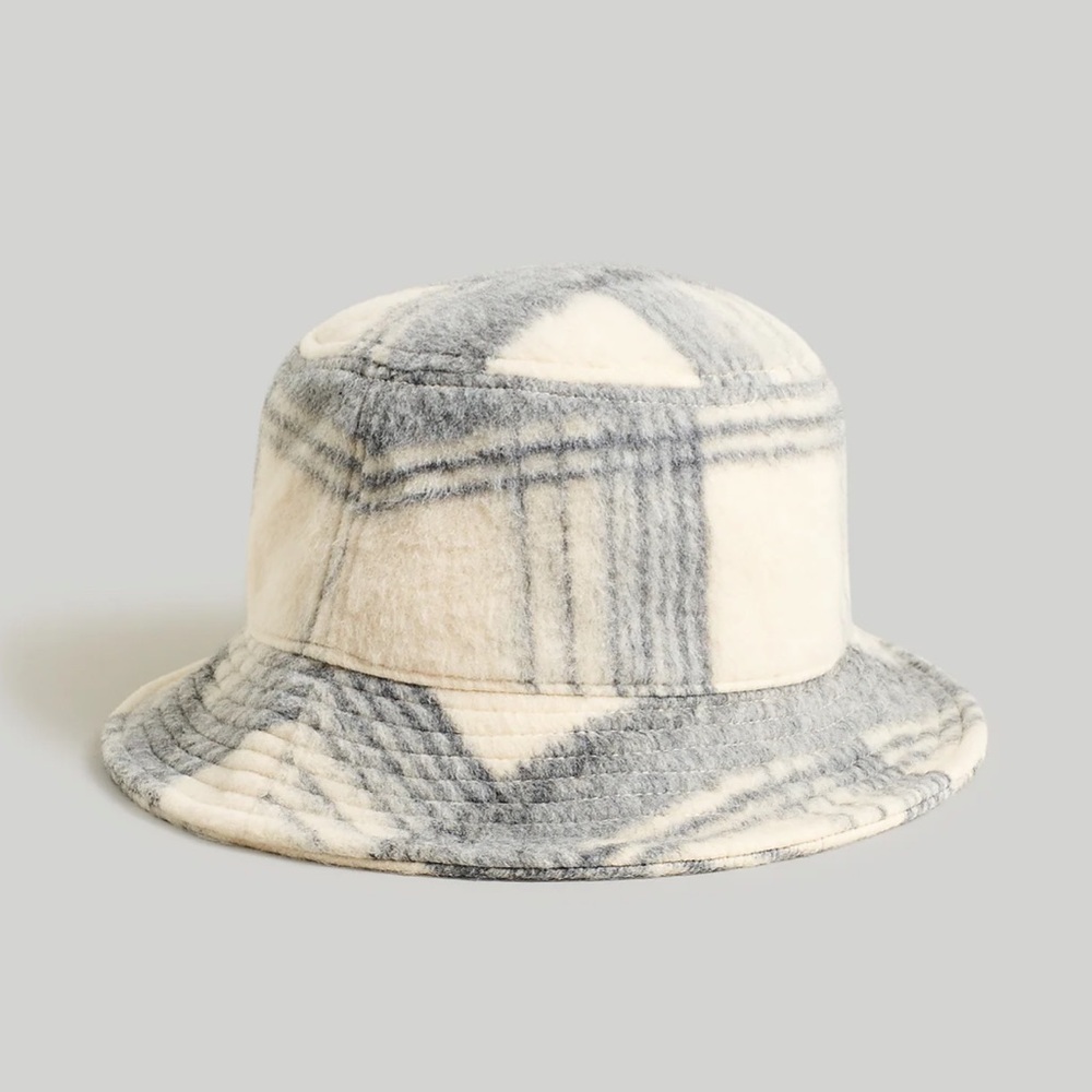 Madewell Plaid Beige Fuzzy Bucket Hat Women’s size small medium